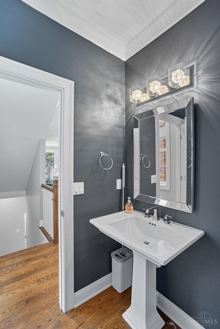 3633 Stettinius Avenue, Cincinnati, OH 45208