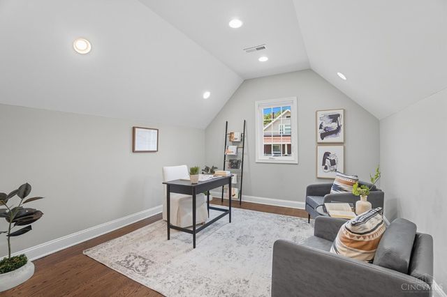 3633 Stettinius Avenue, Cincinnati, OH 45208