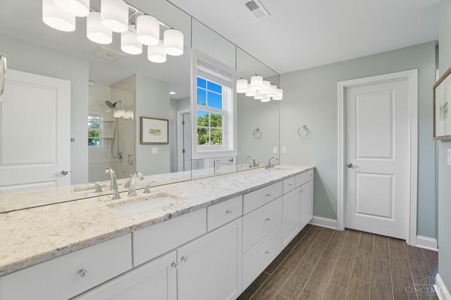 3633 Stettinius Avenue, Cincinnati, OH 45208