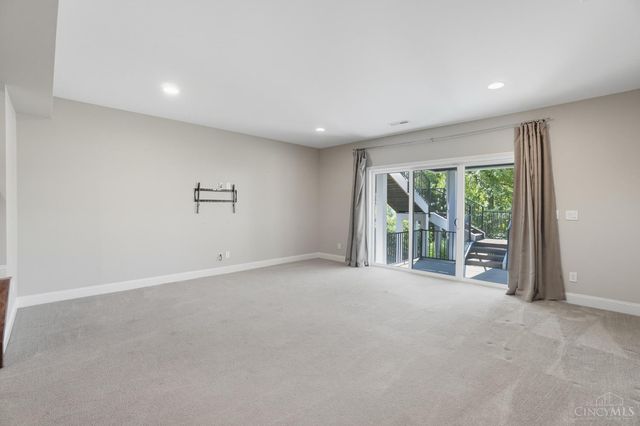 3633 Stettinius Avenue, Cincinnati, OH 45208