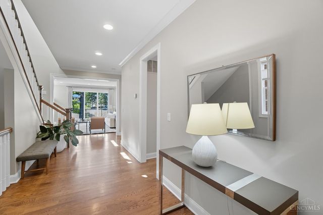 3633 Stettinius Avenue, Cincinnati, OH 45208