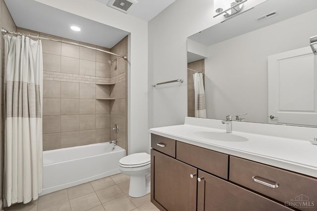 3633 Stettinius Avenue, Cincinnati, OH 45208