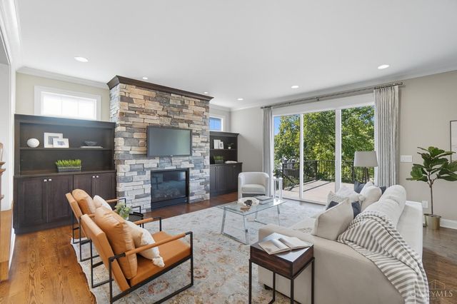 3633 Stettinius Avenue, Cincinnati, OH 45208