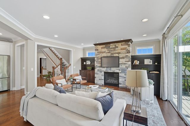 3633 Stettinius Avenue, Cincinnati, OH 45208