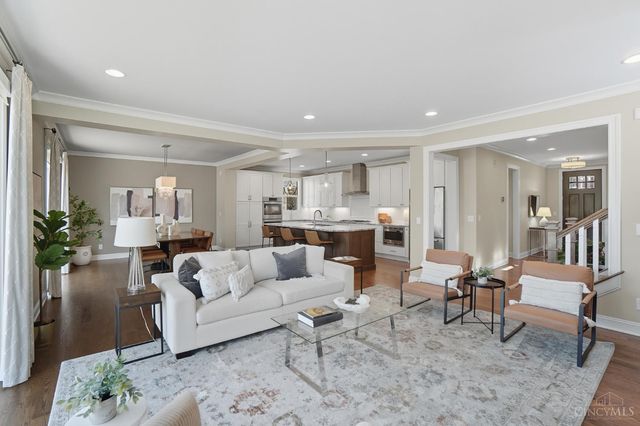 3633 Stettinius Avenue, Cincinnati, OH 45208