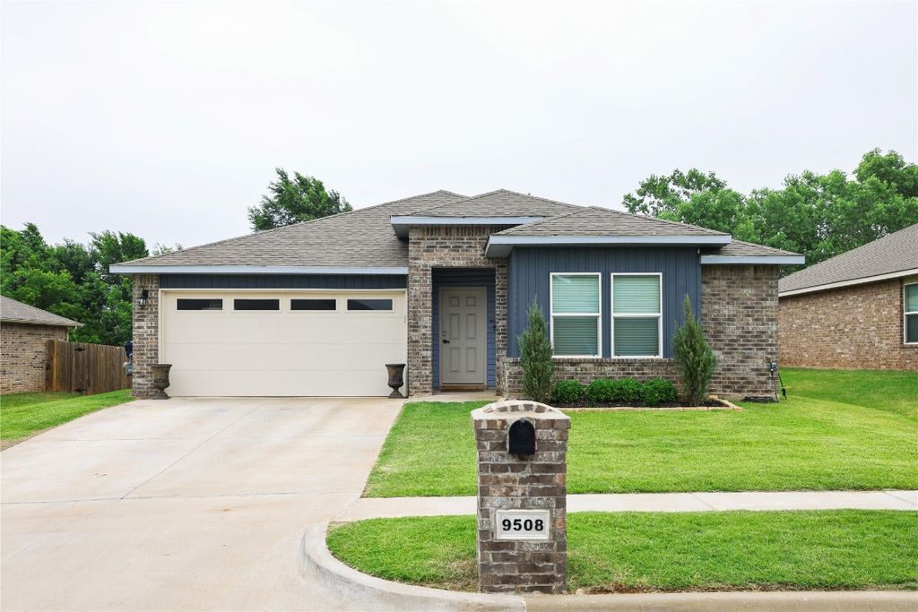 9508 Squire Lane, Yukon, OK 73099