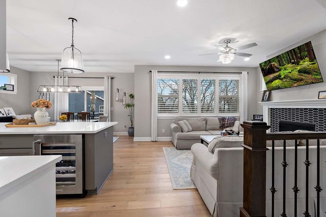 1498 Tyrone Drive, Shakopee, MN 55379