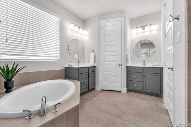 9939 Cavvy Trail, San Antonio, TX 78254