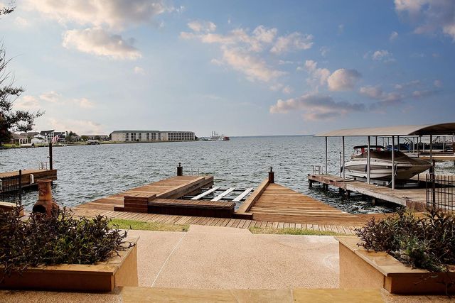 7159 Kingston Cove Lane, Willis, TX 77318