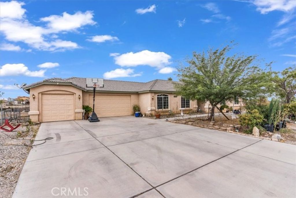 12008 Sierra Vista, Phelan, CA 92371