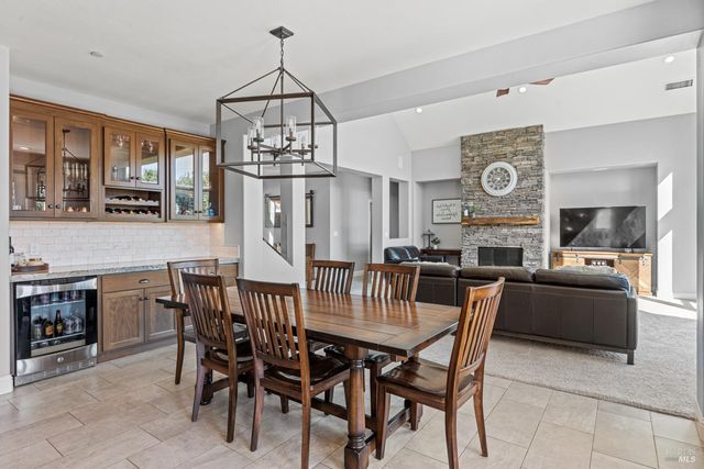 4561 Lake Ridge Rd, Ukiah, CA 95482