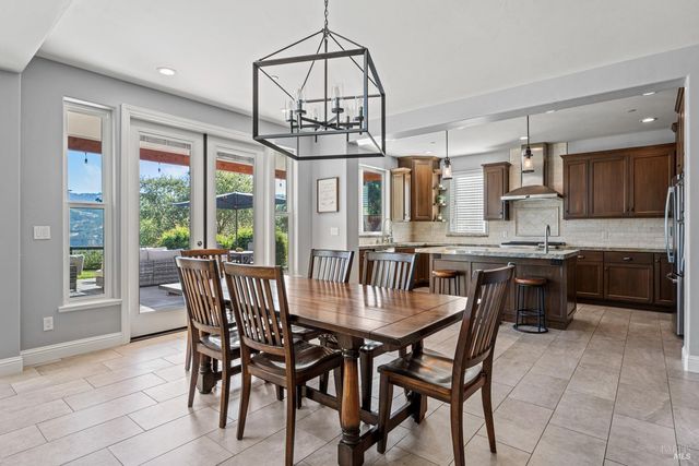 4561 Lake Ridge Rd, Ukiah, CA 95482