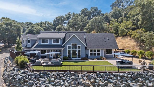 4561 Lake Ridge Rd, Ukiah, CA 95482