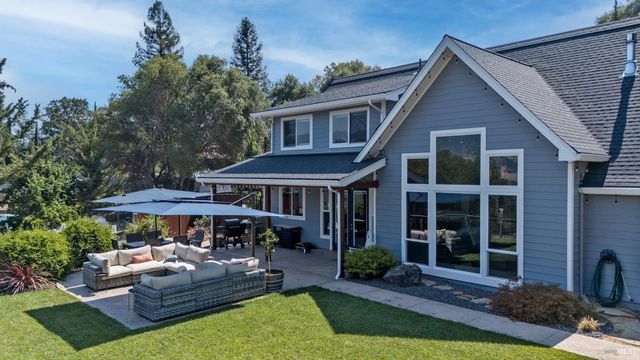 4561 Lake Ridge Rd, Ukiah, CA 95482