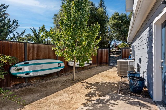 4561 Lake Ridge Rd, Ukiah, CA 95482