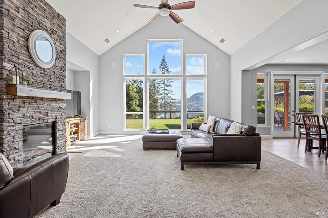 4561 Lake Ridge Rd, Ukiah, CA 95482