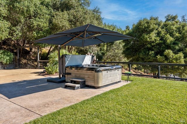 4561 Lake Ridge Rd, Ukiah, CA 95482