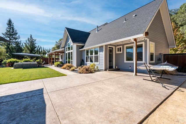 4561 Lake Ridge Rd, Ukiah, CA 95482