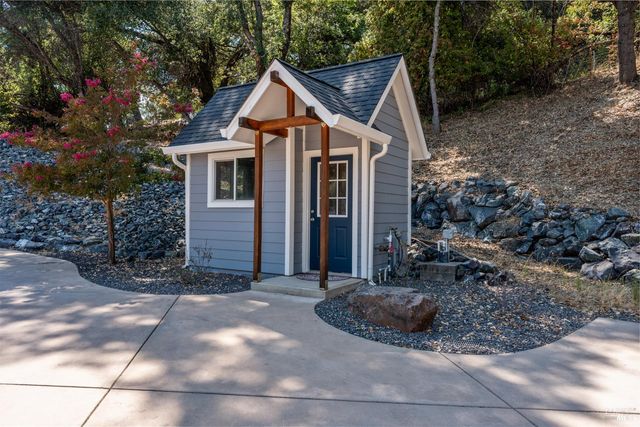 4561 Lake Ridge Rd, Ukiah, CA 95482