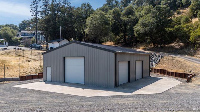 4561 Lake Ridge Rd, Ukiah, CA 95482