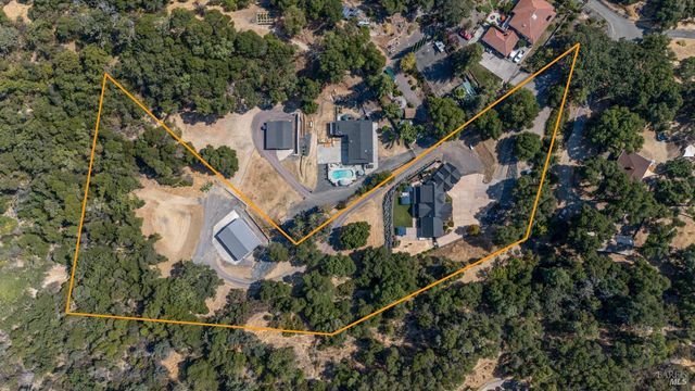 4561 Lake Ridge Rd, Ukiah, CA 95482