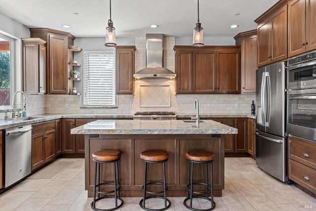 4561 Lake Ridge Rd, Ukiah, CA 95482