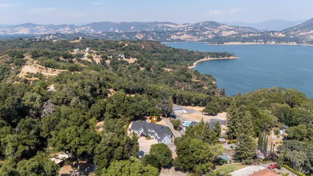 4561 Lake Ridge Rd, Ukiah, CA 95482