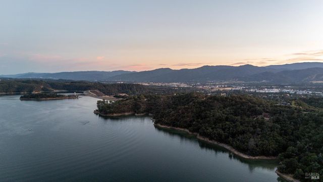 4561 Lake Ridge Rd, Ukiah, CA 95482