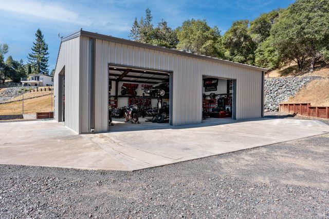 4561 Lake Ridge Rd, Ukiah, CA 95482