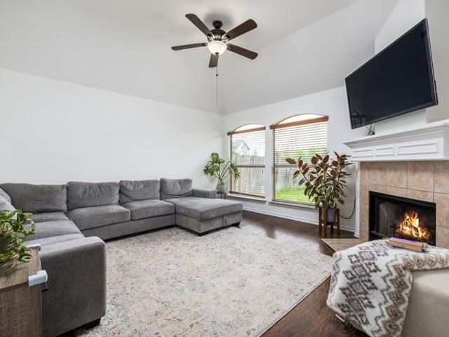 536 W Metcalfe ST, Hutto, TX 78634
