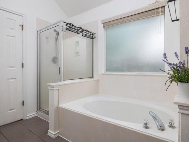 536 W Metcalfe ST, Hutto, TX 78634