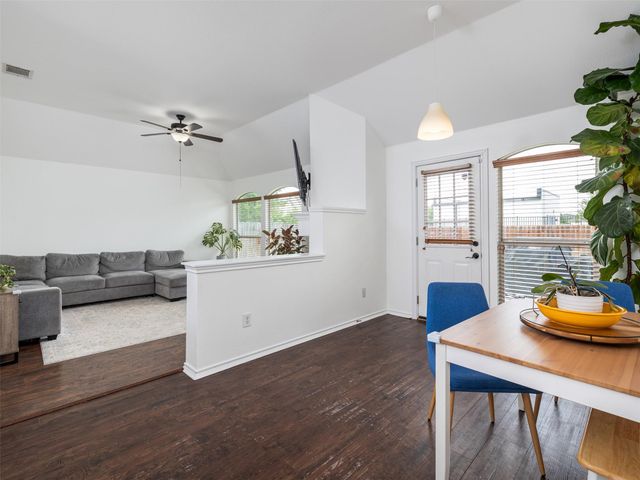 536 W Metcalfe ST, Hutto, TX 78634
