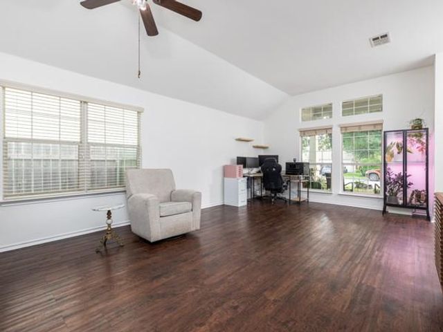 536 W Metcalfe ST, Hutto, TX 78634