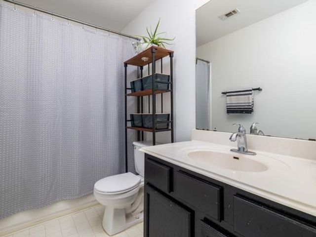 536 W Metcalfe ST, Hutto, TX 78634