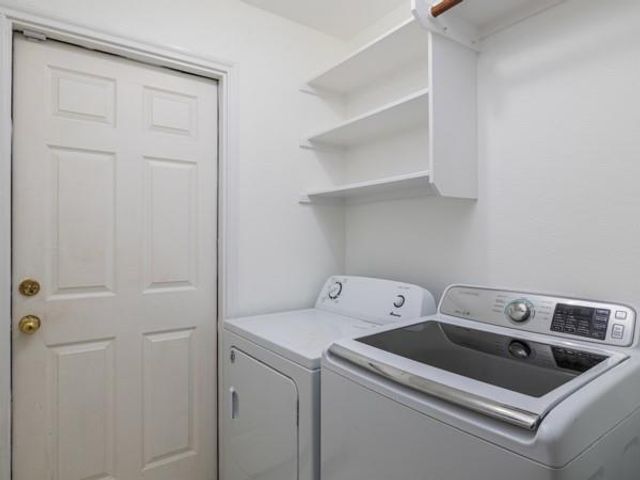 536 W Metcalfe ST, Hutto, TX 78634