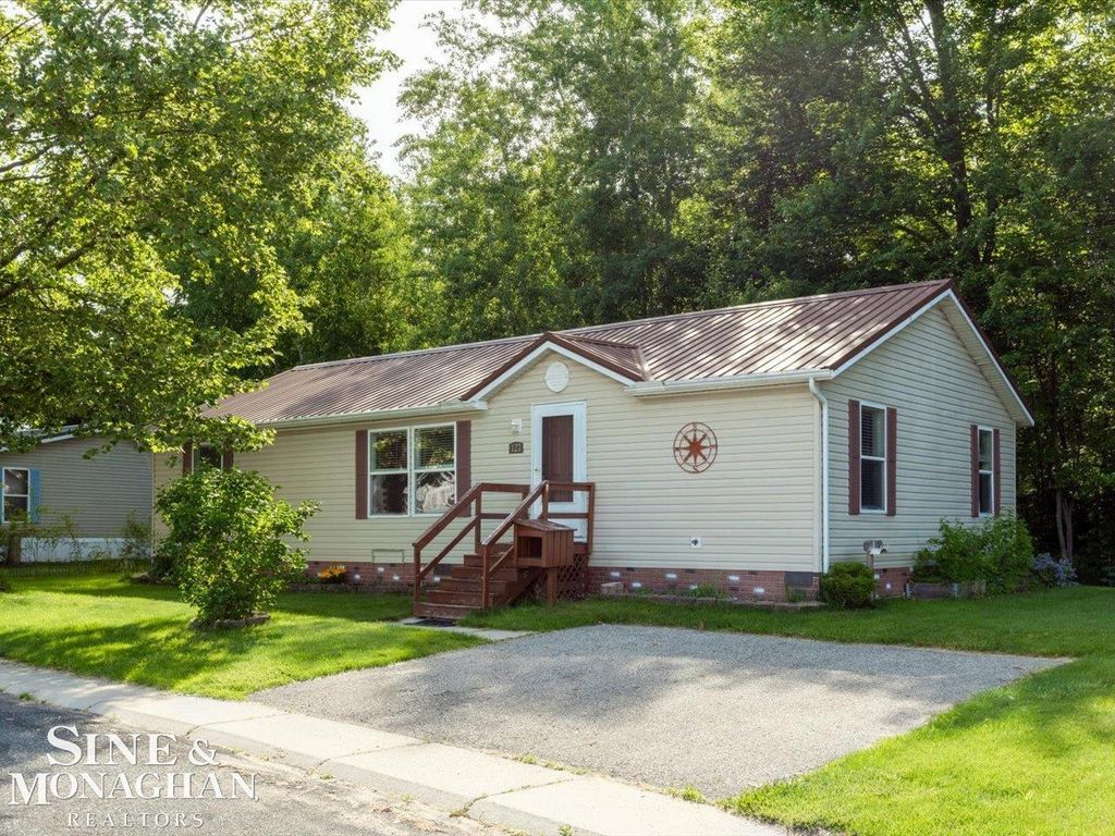 127 Hidden Springs Street, Fort Gratiot, MI 48059