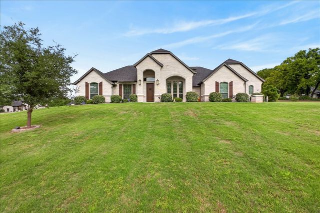 455 Christian Way, Azle, TX 76020