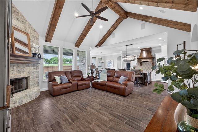 455 Christian Way, Azle, TX 76020