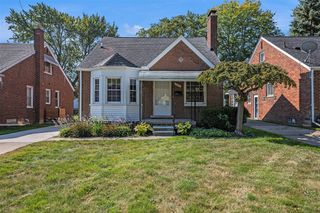 20886 Hunt Club Drive, Harper Woods, MI 48225