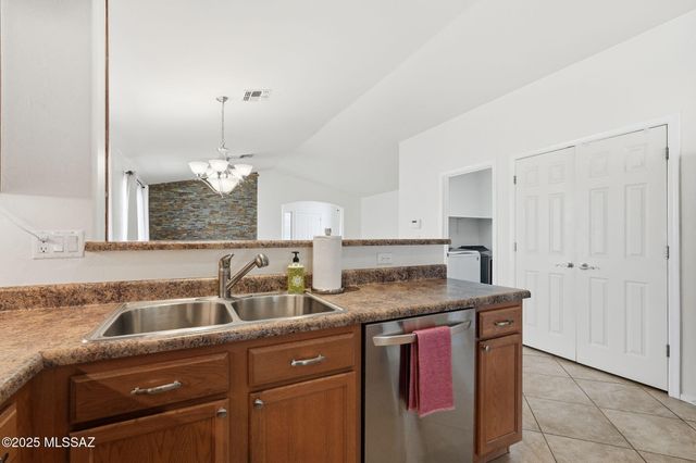 512 W Camino Tunera, Sahuarita, AZ 85629