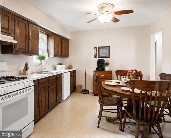 7087 LAKEVIEW DR, Warrenton, VA 20187