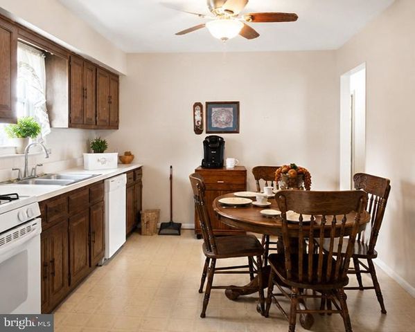 7087 LAKEVIEW DR, Warrenton, VA 20187