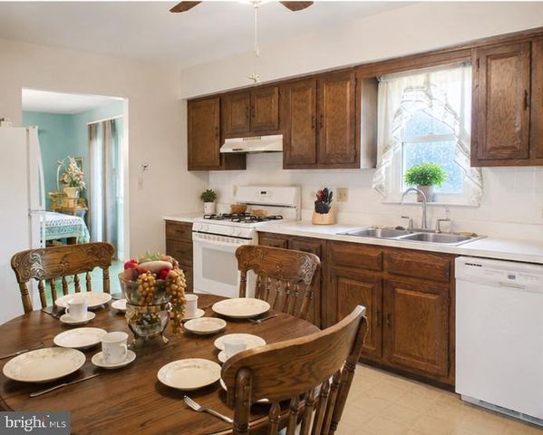 7087 LAKEVIEW DR, Warrenton, VA 20187