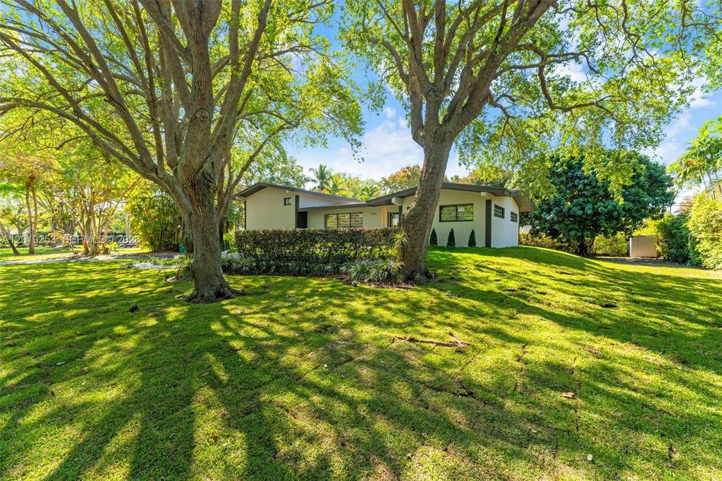 7920 SW 132nd St, Pinecrest, FL 33156