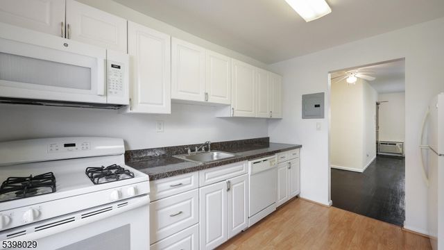 52 Sandra Circle 2B, Westfield Town, NJ 07090