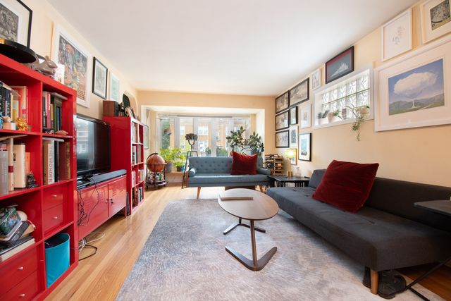4538 W Wellington Avenue, Chicago, IL 60641