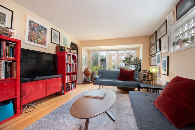 4538 W Wellington Avenue, Chicago, IL 60641