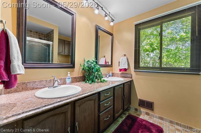 44962 Steeple Path, Novi, MI 48375