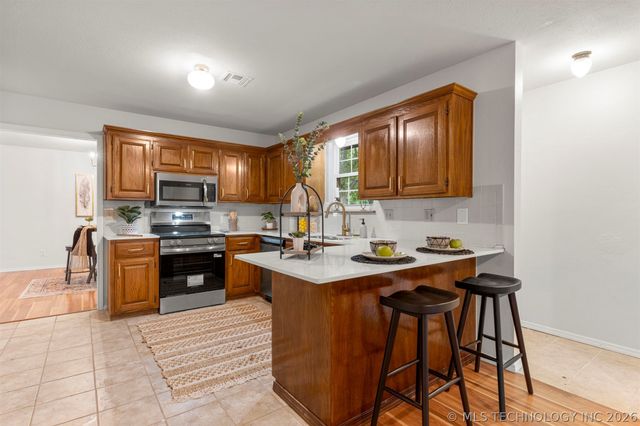 1604 N Delaware Street, Chouteau, OK 74337