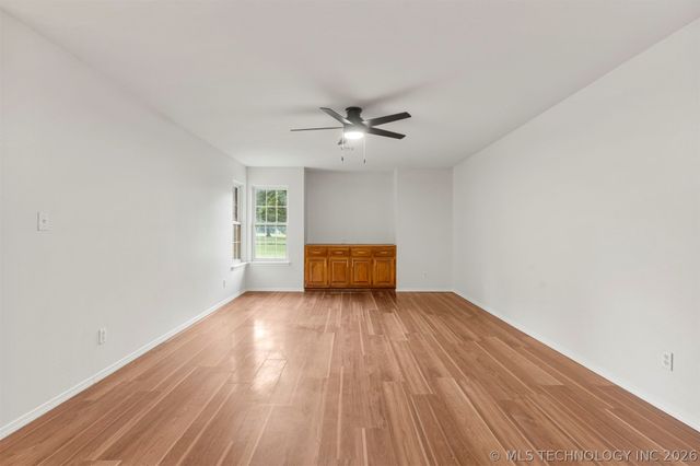 1604 N Delaware Street, Chouteau, OK 74337